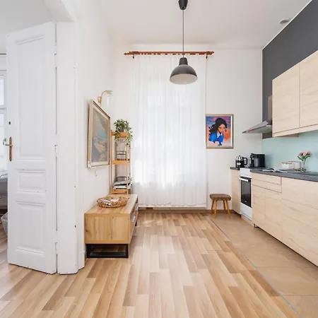 Family In Downtown Cracow By Rent Like