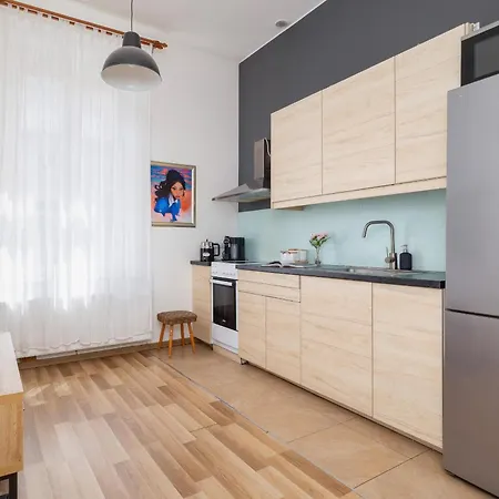 Family In Downtown Cracow By Rent Like Daire *